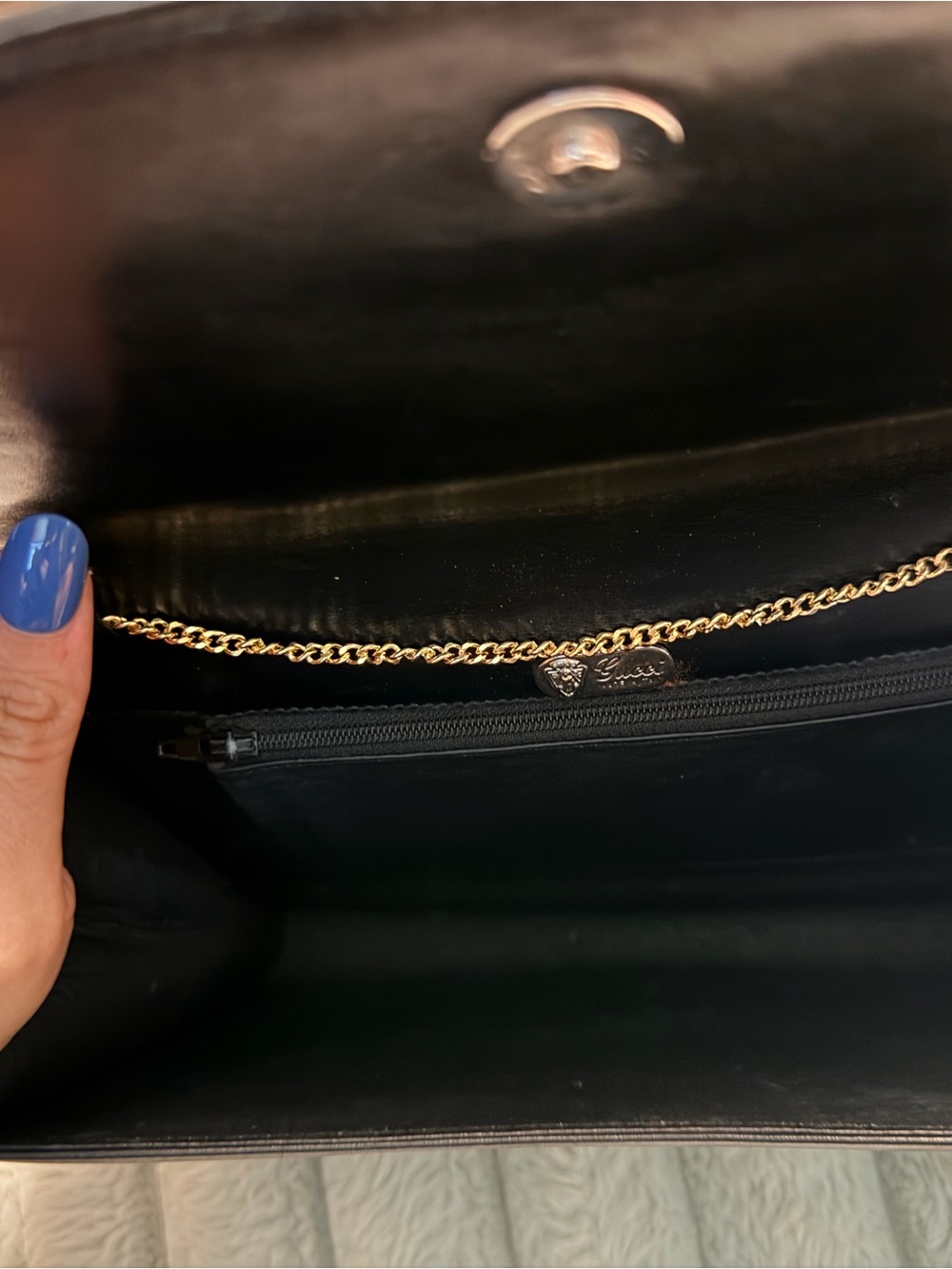 Vintage Gucci Black Leather Shoulder Clutch with Silver GG Accent - Picture 6 of 6